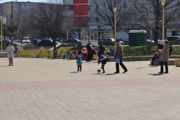 Vremea frumoasă i-a scos din case pe constănţeni